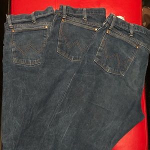 3 pair of Wrangler Men’s 13mwz jeans, in GUC